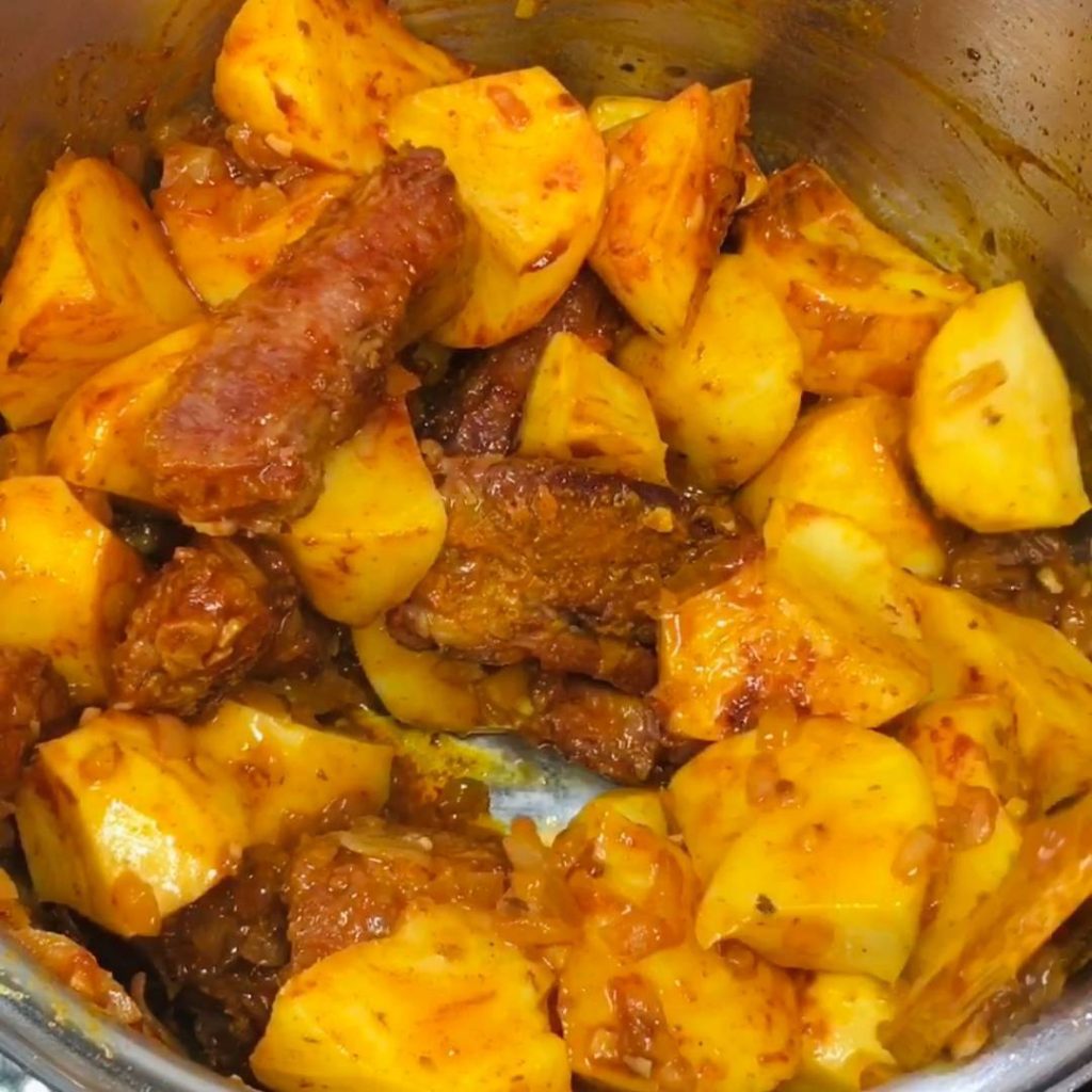 Guiso de Patatas con Costillas de Cerdo Iberico